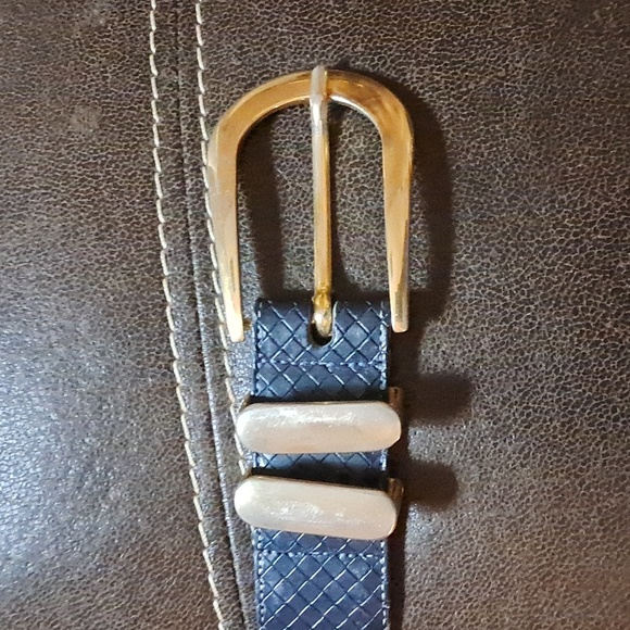 Ginnie Johansen Navy Leather Belt Gold Hardware 31/M Classic Basic Minimalist - Picture 7 of 7